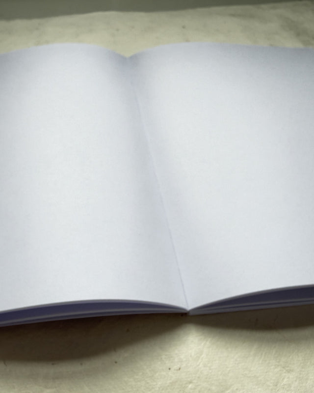 Inkful Mind Notizbuch A5 — handgefertigt, Weiß, 96 Seiten, mit 6 Lineaturen